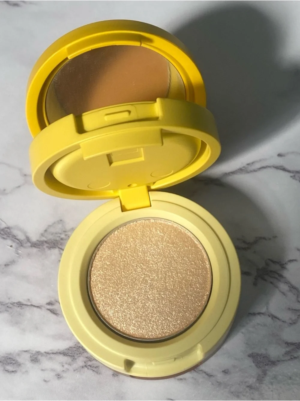 Kaja Beauty Bento Bouncy Eyeshadow‎ Trio Set Alotta Colada Limited Edition